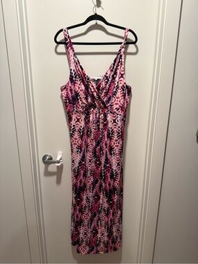 Cleo Petites Plus Size Pink Patterned V-Neck Maxi Dress